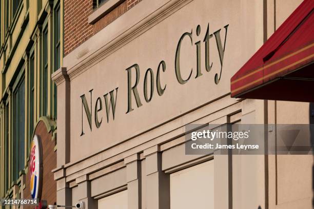 New Roc 25 New Rochelle Mall Stock Photos, High-Res Pictures, and Images ...