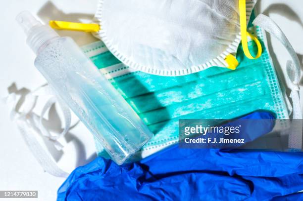 dust mask, hand sanitizer and disposable gloves - white glove cleaning stock pictures, royalty-free photos & images