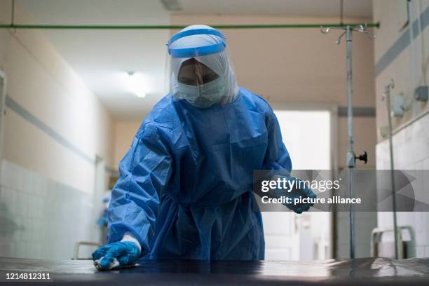May 2020, Egypt, Giza: A picture made available on 23 May 2020 shows a medic disinfecting a hospital bed at the 6th Of October Central Hospital,...