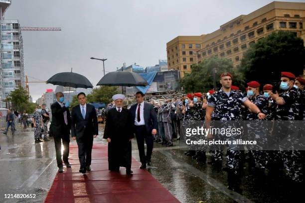 May 2020, Lebanon, Beirut: Lebanese Prime Minister Hassan Diab and Grand Mufti Abed al-Latif Derian review troops of honor upon their arrival to...