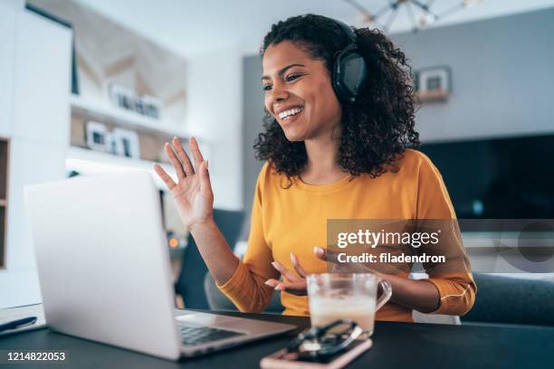 business video conference - online chat imagens e fotografias de stock