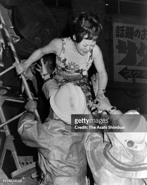 Hostesses evacuate from 7th floor, where a cabalet Play Town is located, at Sennichi Department Store fire on May 13, 1972 in Osaka, Japan. 118...