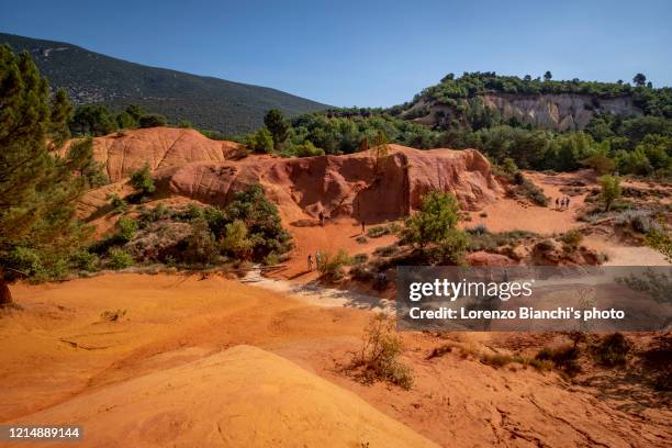 rustrel (the french colorado), provence, france - vaucluse stock-fotos und bilder