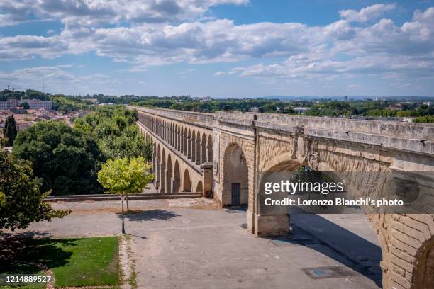acquedotto a montpellier, france - montpellier stock pictures, royalty-free photos & images