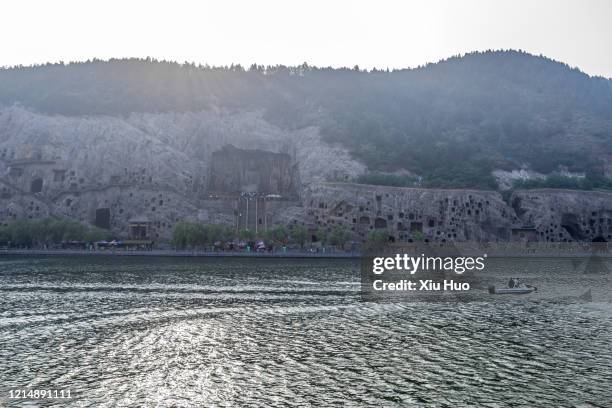 洛陽龍門石窟 - 河南省 stockfoto's en -beelden