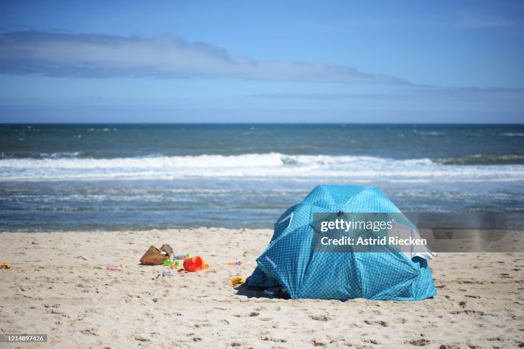Memorial Day Weekend Celebrated On Eastern Long Island, As The Hamptons Remains Partly Closed Over