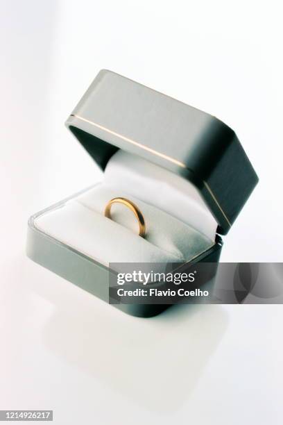 single wedding ring in a box on white background - box container ストックフォトと画像