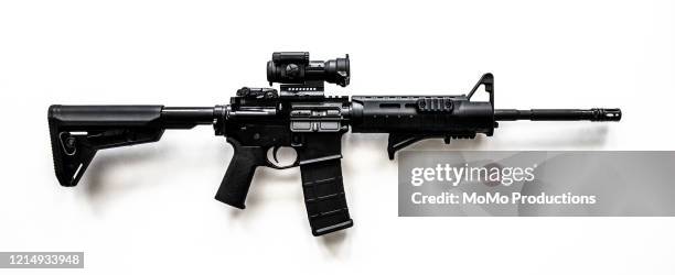 lightweight, magazine-fed, gas-operated semi-automatic rifle - ar 15 fotografías e imágenes de stock
