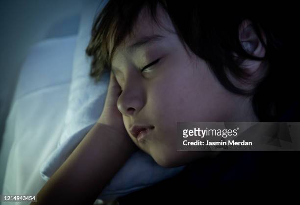 little preschool kid boy sleeping in bed - boy asleep in bed stock pictures, royalty-free photos & images