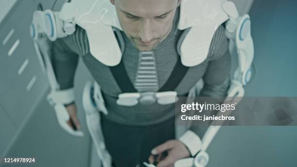 scientists working on powered exoskeleton project in lab. - exoesqueleto motorizado imagens e fotografias de stock