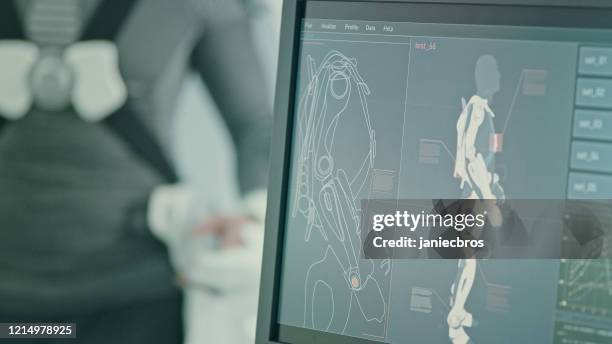 scientists working on powered exoskeleton project in lab. - exoesqueleto motorizado imagens e fotografias de stock