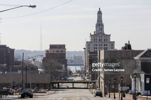 view of downtown davenport iowa. - davenport stock pictures, royalty-free photos & images