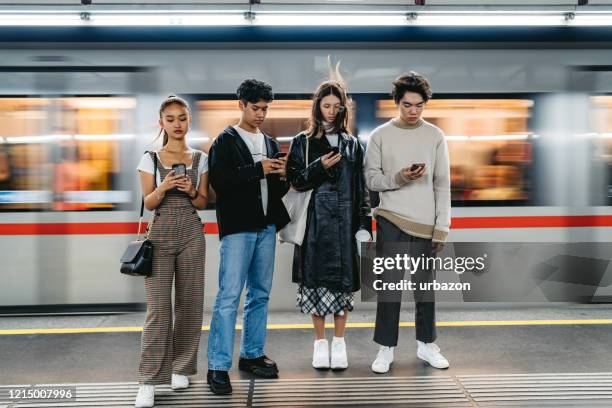 problemas sociales de los adolescentes - passenger train fotografías e imágenes de stock