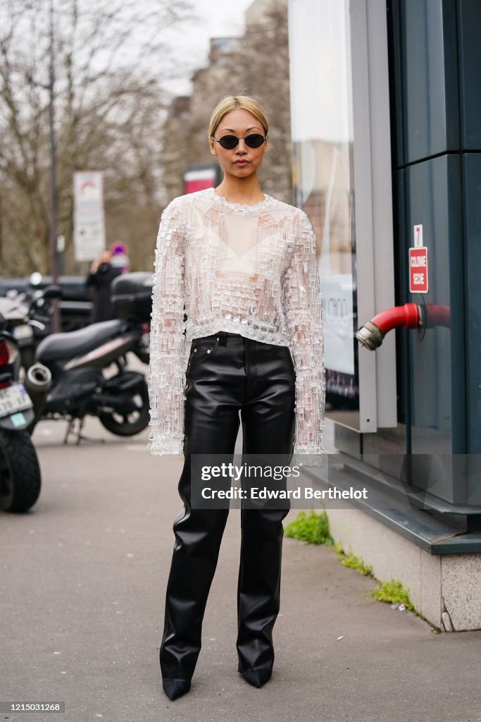Street Style  - Paris Fashion Week - Womenswear Fall/Winter 2020/2021 : Day Five