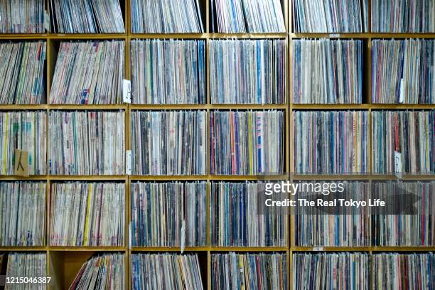 records_p1250317.jpg - magasin musique photos et images de collection