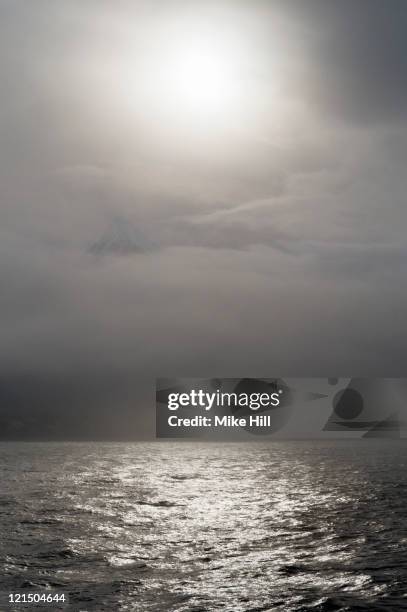 sun shining on the sea - inselgruppe south sandwich islands stock-fotos und bilder