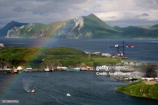 rainbow over dutch harbor, alaska - dutch harbor 個照片及圖片檔