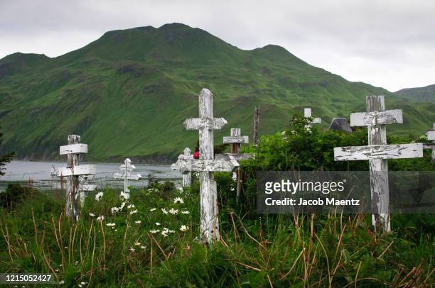 russian orthodox cemetery dutch harbor, alaska - dutch harbor 個照片及圖片檔