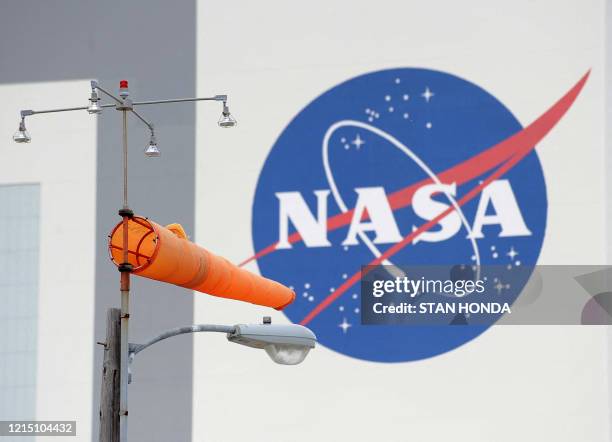 Windsock shows the strong wind near the Vehicle Assembly Building March 28, 2009 at Kennedy Space Center in Florida, as the first landing attempt of...