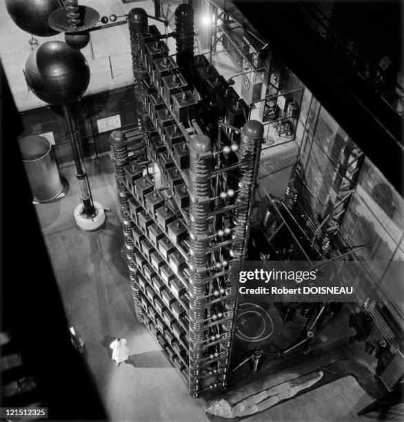 Atomic Physicist Photos and Premium High Res Pictures - Getty Images