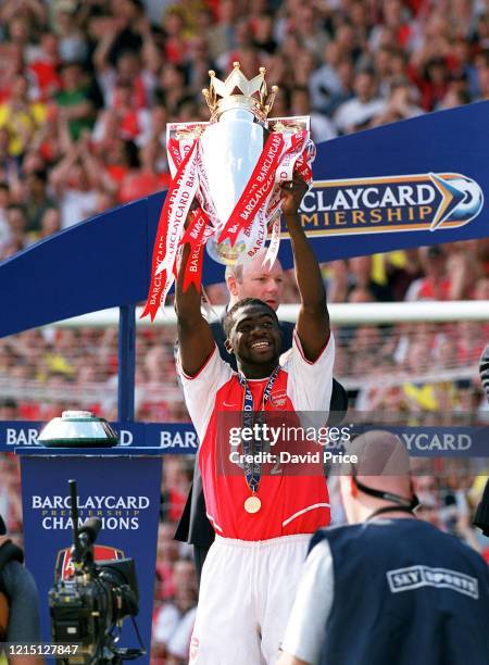 Kolo Toure Arsenal Premier League Photos and Premium High Res Pictures
