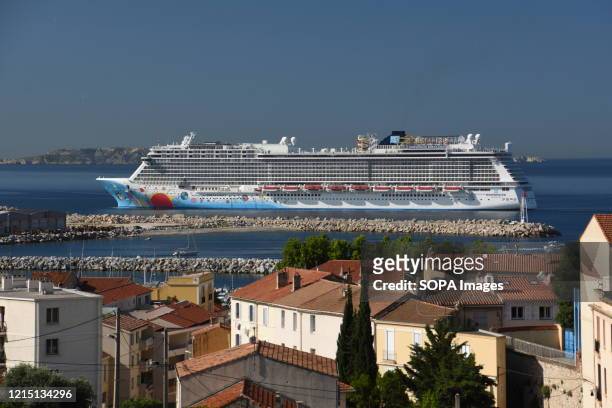 An overview of the Norwegian Breakaway cruise ship in Marseille. The Norwegian Breakaway and Norwegian Getaway, two twin liners of the American...