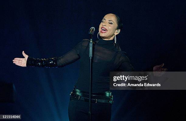 Sharde Singer 90 Sade And John Legend Perform At The Staples Center Stock Photos ...