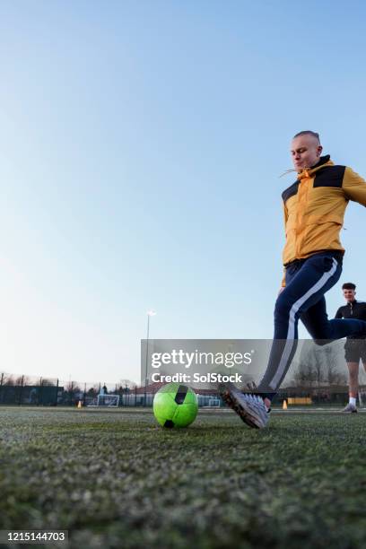 anfallare i laget - five a side bildbanksfoton och bilder