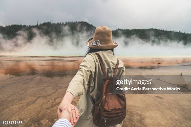 rear view of couple holding hands at yellowstone - 2 people back asian imagens e fotografias de stock