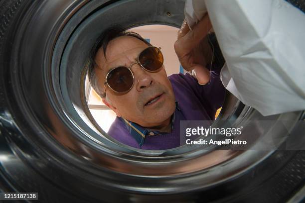 the man and the wash machine - a little bit of humor - lavadora stock-fotos und bilder