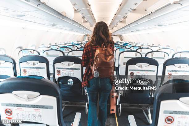 het binnenland van het vliegtuig - boarding stockfoto's en -beelden