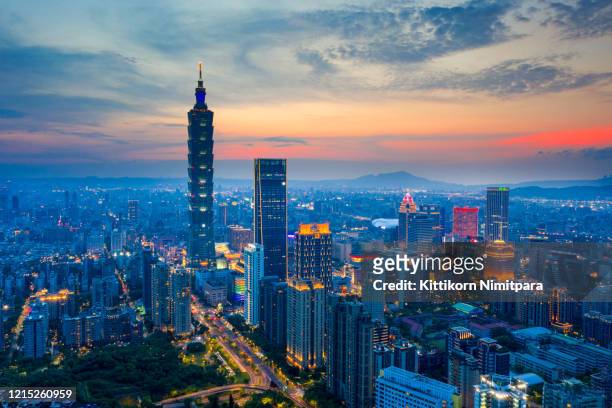 aerial view of tai pei 101 building at night. - taiwan foto e immagini stock