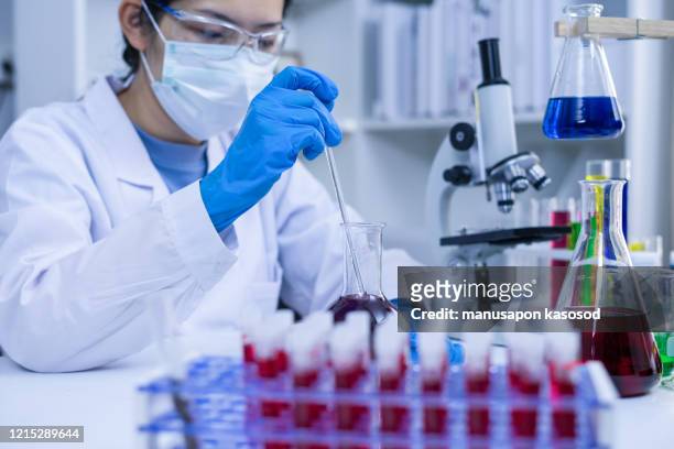 scientist hand holding test tube with blood in laboratory. - bloedcirculatie stockfoto's en -beelden