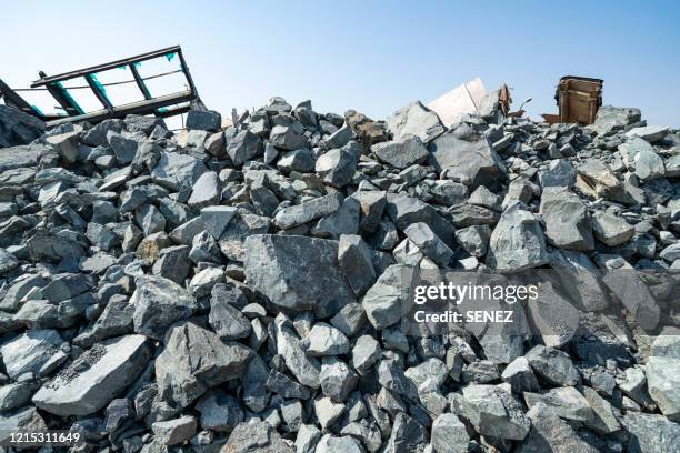 mounds of different of stone and gravel grades - escombros material imagens e fotografias de stock