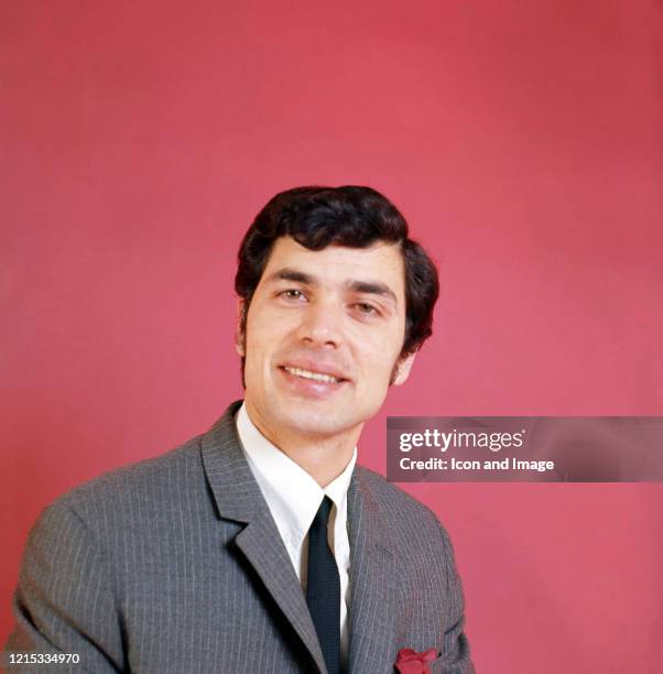 Engelbert Engelbert Humperdinck (Singer) Photos and Premium High Res Pictures ...
