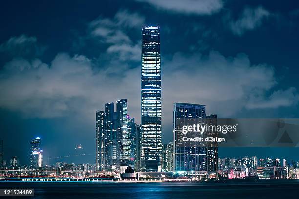 international commerce centre icc at night - international commerce center photos et images de collection