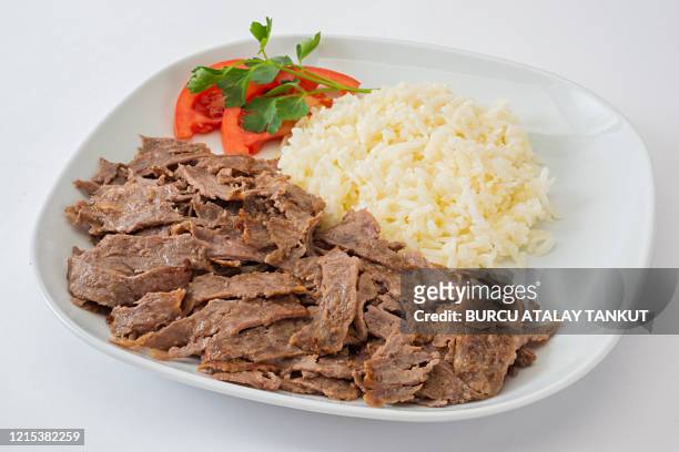 a portion of doner kebab on white plate - cooked turkey white plate stockfoto's en -beelden