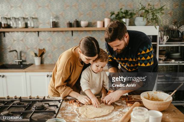 family together at the kitchen counter - young family in kitchen stock pictures, royalty-free photos & images