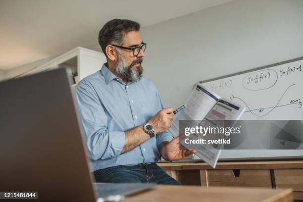 Students Multitask Multitask Teacher Photos and Premium High Res Pictures - Getty Images