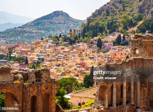 the ancient greek amphitheater - teatro greco taormina bildbanksfoton och bilder