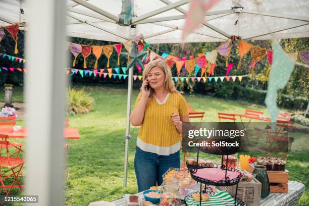 kuchenstall - cakestand stock-fotos und bilder