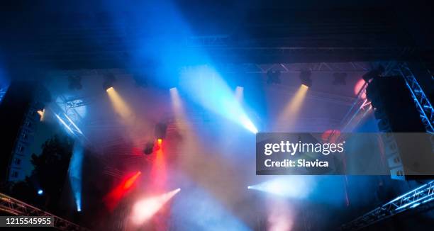 stage lights on the concert - techno background imagens e fotografias de stock