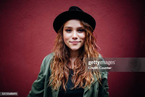 portrait of young woman with hat - confident girl imagens e fotografias de stock