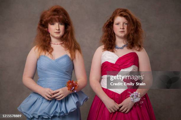 portrait of identical twins at a prom - prom photo imagens e fotografias de stock