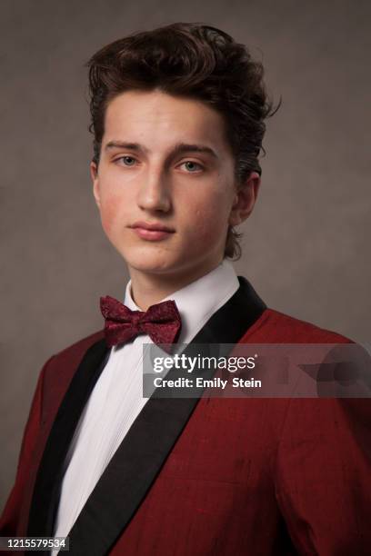 portrait of a teenage boy at prom - prom photo imagens e fotografias de stock