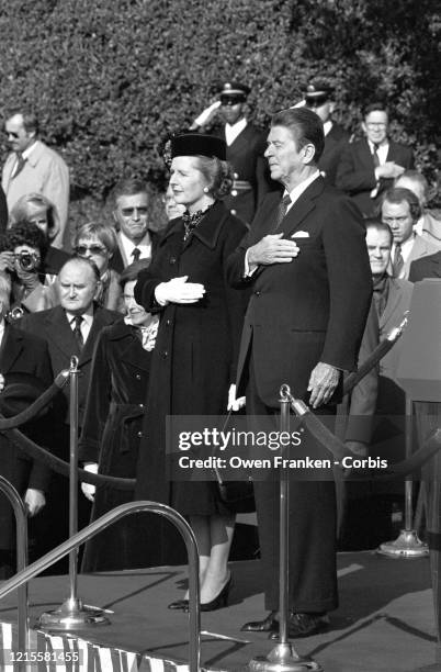 Le Président Américain Ronald Reagan et sa femme Nancy Reagan reçoivent à la Maison Blanche Margaret Thatchers et son mari pour les premiers...