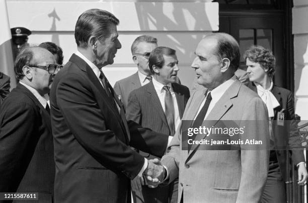 Le Président de la République française , François Mitterrand , a rencontré le Président américain Ronald Reagan pour la 4ème fois en un an