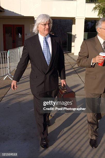 Defense attorney Thomas Mesereau Jr. Outside the Santa Barbara County Courthouse in Santa Maria, California, Wednesday January 12, 2005. Pool Photo...