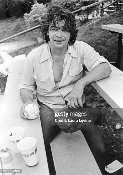 Singer songwriter John Prine poses for a portrait circa 1978.