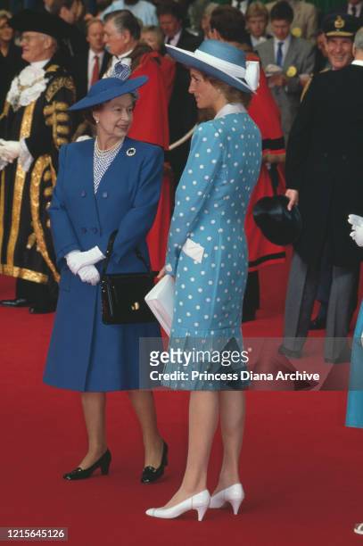British royals Queen Elizabeth II and Diana, Princess of Wales awaiting the arrival of West German President Richard von Weizsacker at the start of...